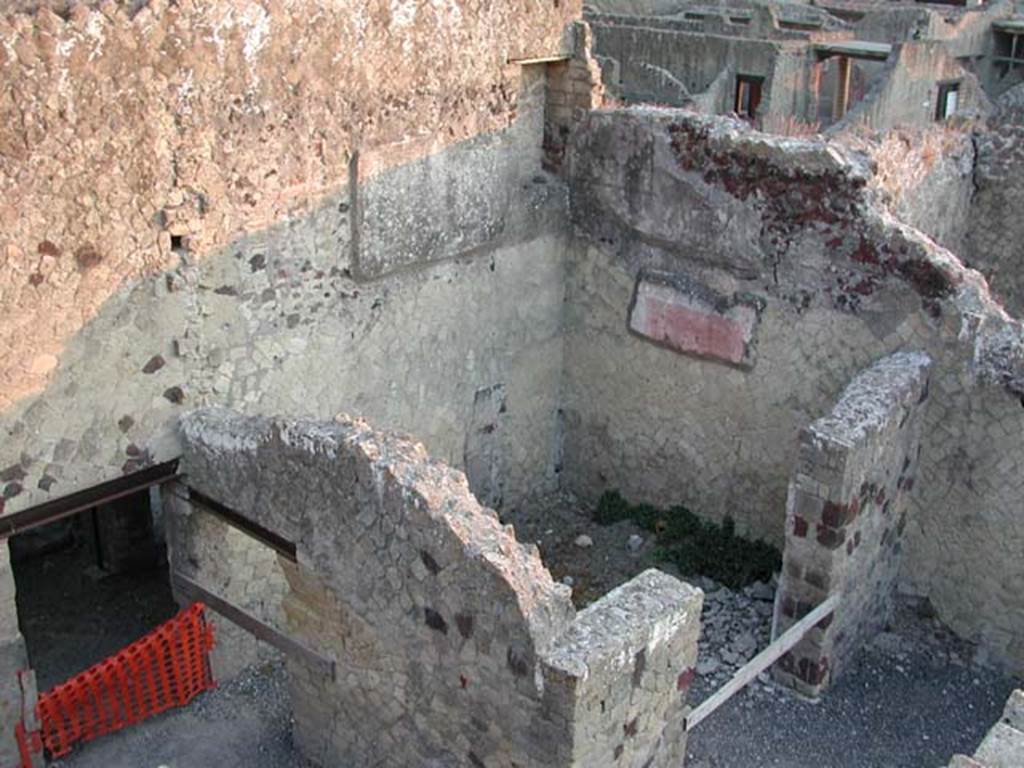 IV.13 Herculaneum, September 2003. Looking towards small triclinium on south-east side of atrium.
Photo courtesy of Nicolas Monteix.
